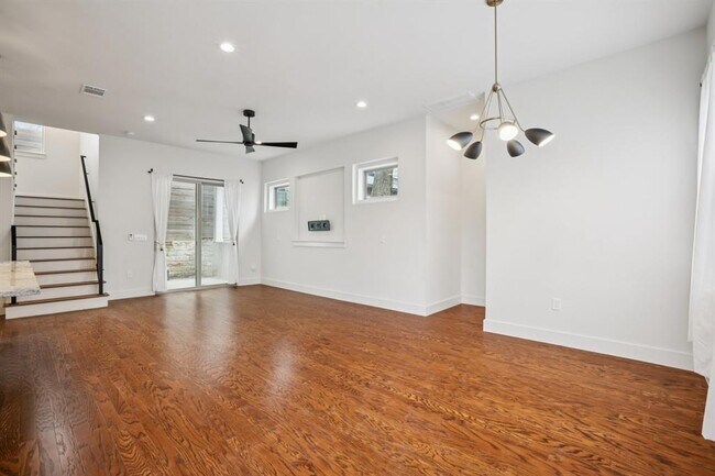 Building Photo - 6902 Northeast Dr