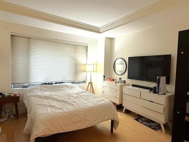 Building Photo - Elegant Back Bay Living in Full-Service La...