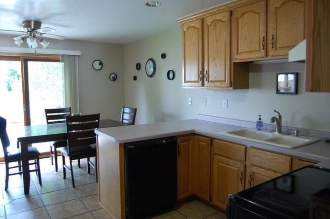 Building Photo - 3830 E River Dr