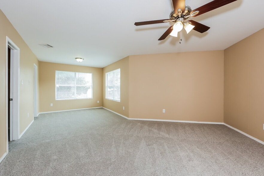 Building Photo - 10021 Blue Bell Dr