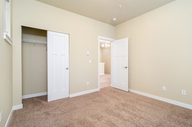 Building Photo - 1663 Burnside Pl