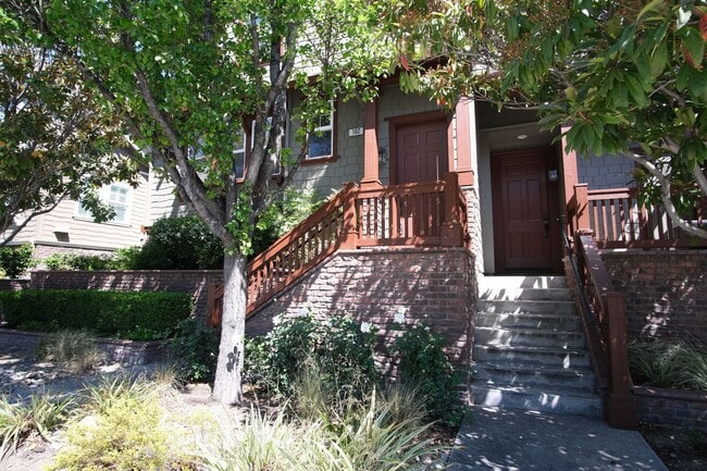Building Photo - NOW AVAILABLE- NEW PRICE! Spacious 3-Bed, ...