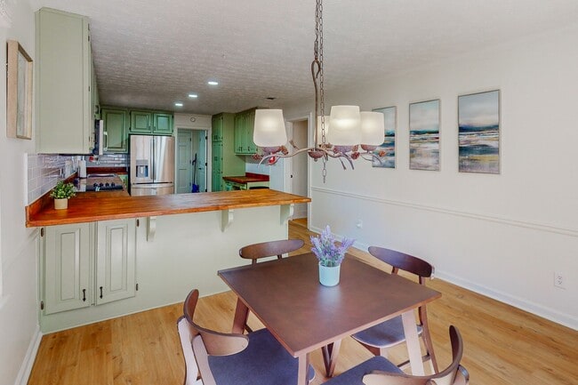 Building Photo - 5629 Southern Pines Ct