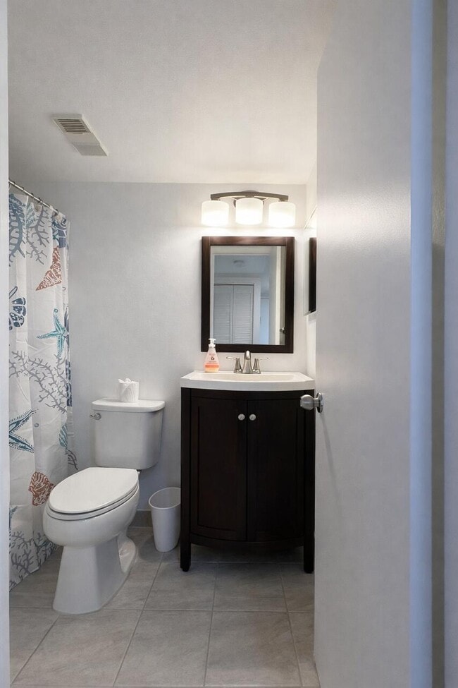 Building Photo - 7118 Golf Colony Ct