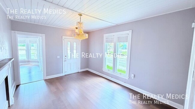 Building Photo - 502 Rio Vista Ave
