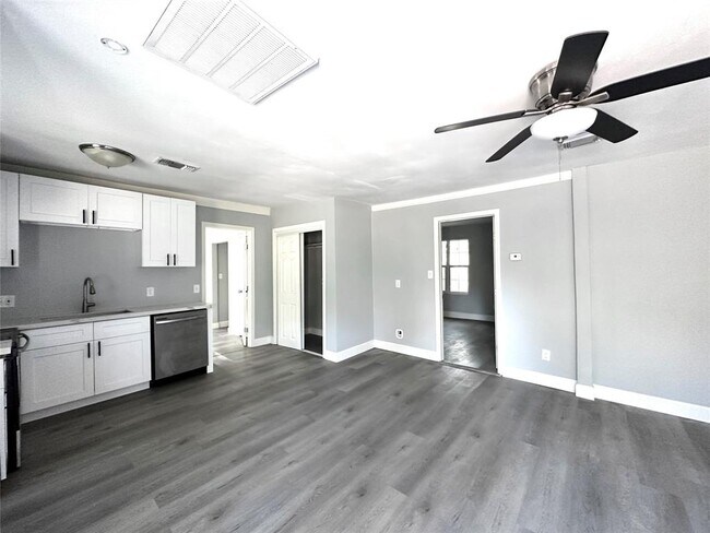 Building Photo - 4318 1st St