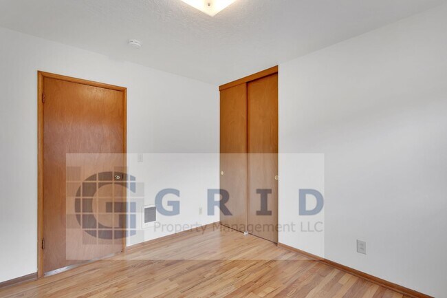 Building Photo - One Bedroom Apartment Available - Montavil...