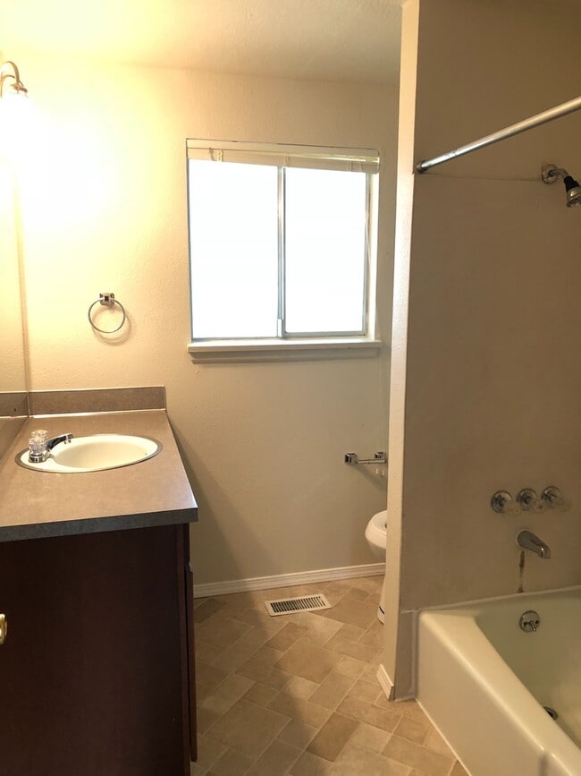 Building Photo - Clean & Move-In Ready 2-Bedroom Home with Garage and Large Fenced Yard