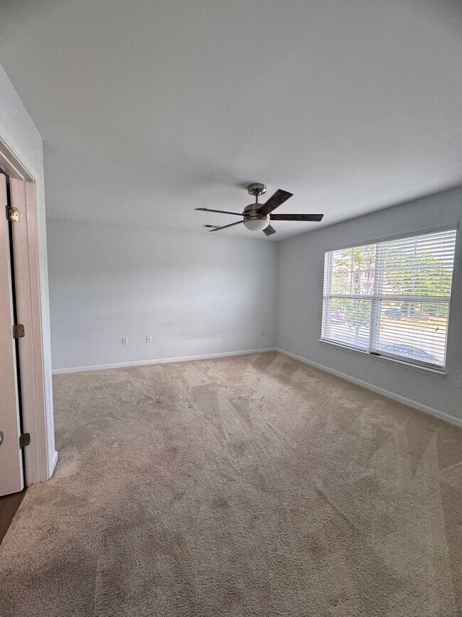 Building Photo - 2BR 2BA Condo with All Appliances Included