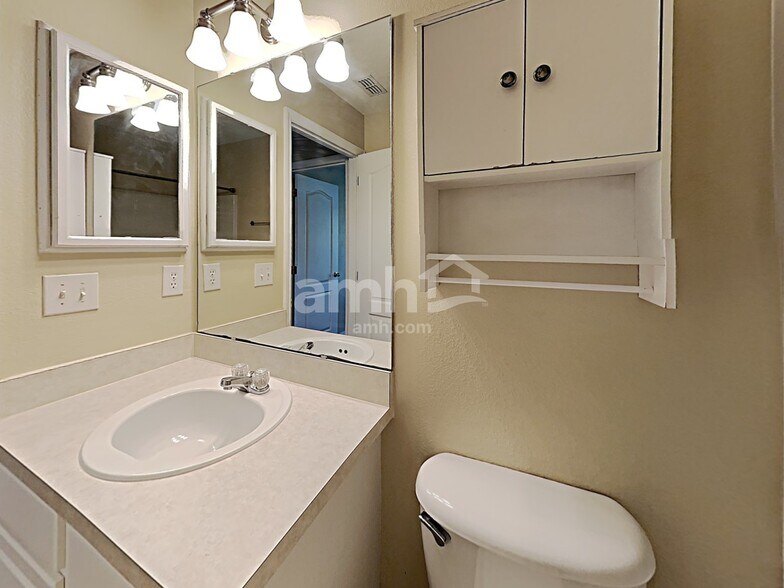 Building Photo - 660 Winding Lake Dr