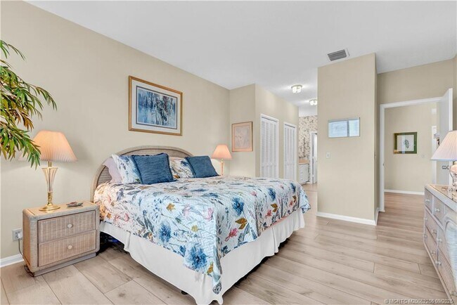 Building Photo - 2560 NW Seagrass Dr