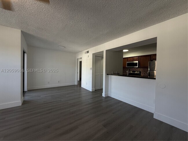 Building Photo - 510 S Park Rd