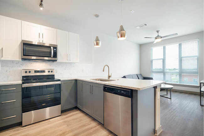 Apex Deluxe Smart - Kitchen / Living - unfurnished - Northside Apartments