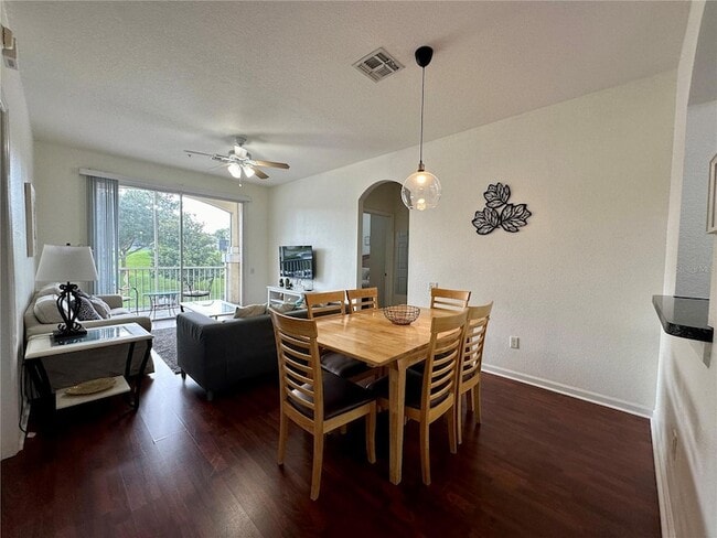 Building Photo - 2300 Silver Palm Dr