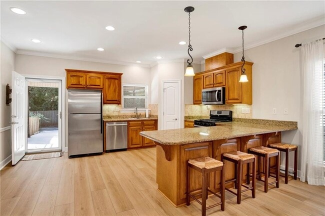 Building Photo - 6035 Magnolia Pl E