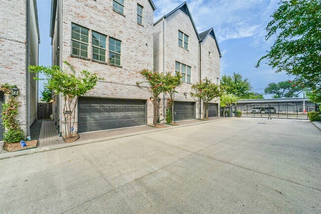 Building Photo - 4019 University Grove St