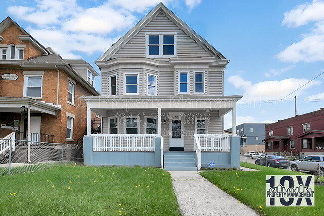 Building Photo - 1652 Summit St