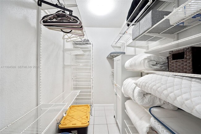 Building Photo - 2834 SW 33rd Ave