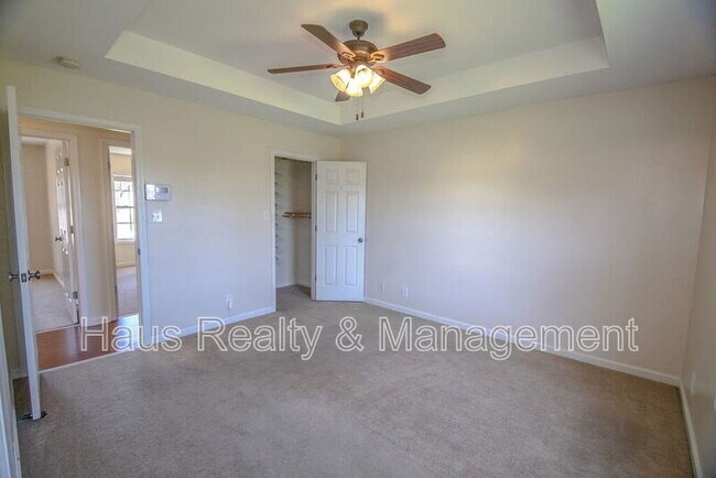 Building Photo - 955 Russet Dr