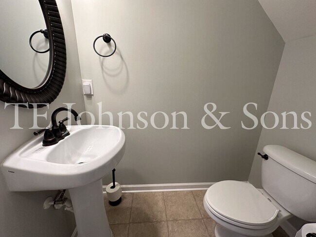 Building Photo - Spacious 4 Bedroom Home with Fenced Yard & Two Car Garage in Clemmons