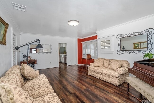 Building Photo - 926 N San Gabriel Ave