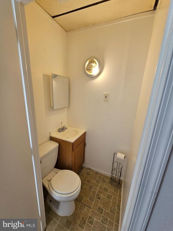 Building Photo - 43 E Silver St