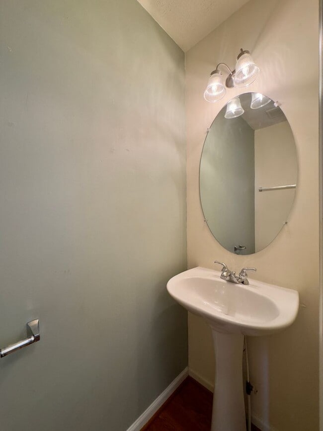 Building Photo - Charming 2 Bedroom/2.5 Bathroom Townhome in Aberdeen, MD!