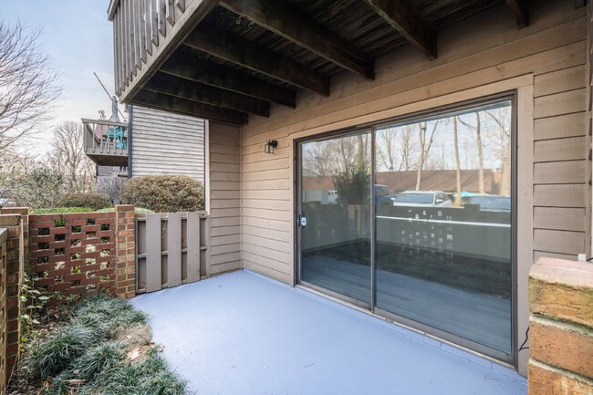 Building Photo - Fully Renovated 2-Bed Condo in Lake Wylie ...