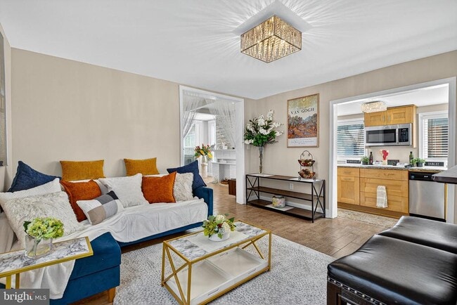 Building Photo - 426 Main St