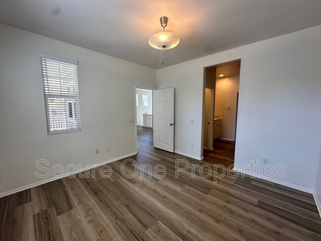 Building Photo - 3003 Shenandoah Dr