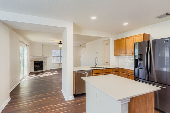 Building Photo - 8046 Thaxton Rd