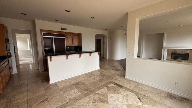 Building Photo - Large lovely home with amazing views!