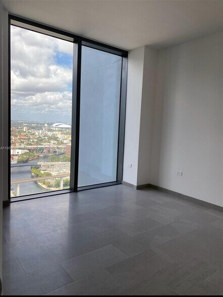 Building Photo - 68 SE 6th St