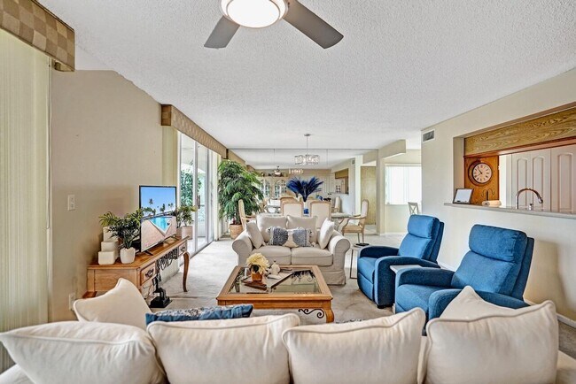 Building Photo - 107 Half Moon Cir