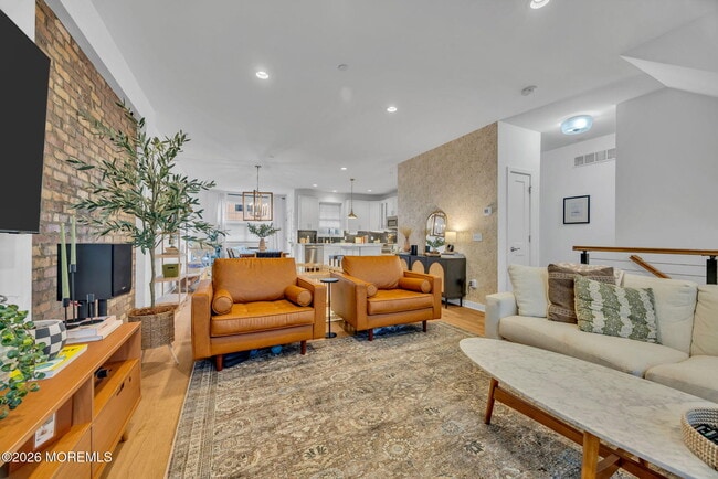 Building Photo - 28 Catherine St