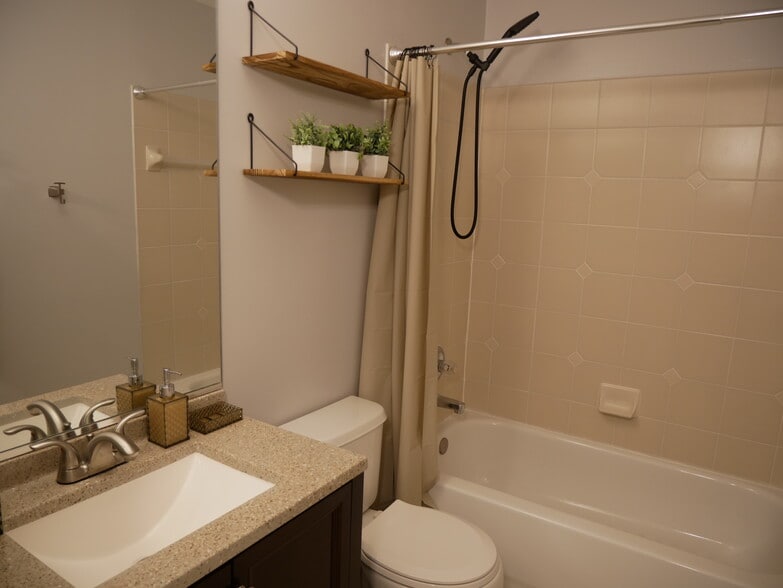 Building Photo - 45537 Lake Haven Ter