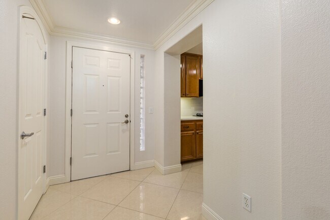 Building Photo - Expansive Marina District 2 Bedroom at Cit...