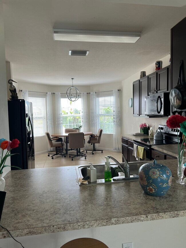 Building Photo - 3501 Acapulco Cir