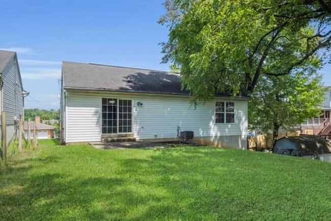 Building Photo - 5691 Victoryview Ln