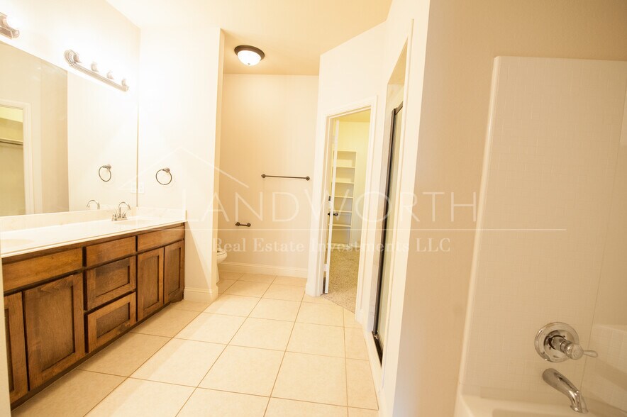 Primary Bath - 4624 Angus Dr
