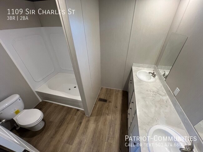 Building Photo - 1109 Sir Charles St