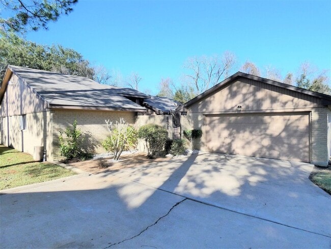 Building Photo - 606 Golfview Dr