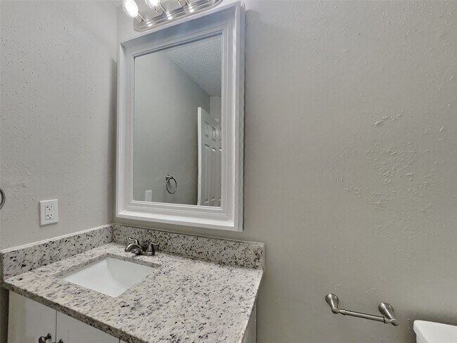 Building Photo - 15 S Drifting Leaf Ct