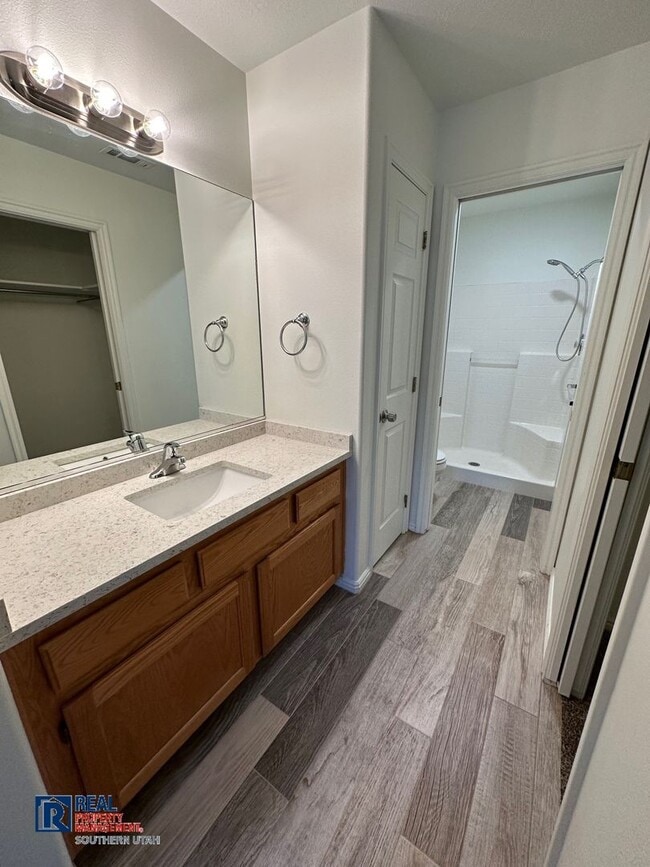 Building Photo - Fully Remodeled 3 bedroom 2 bathroom