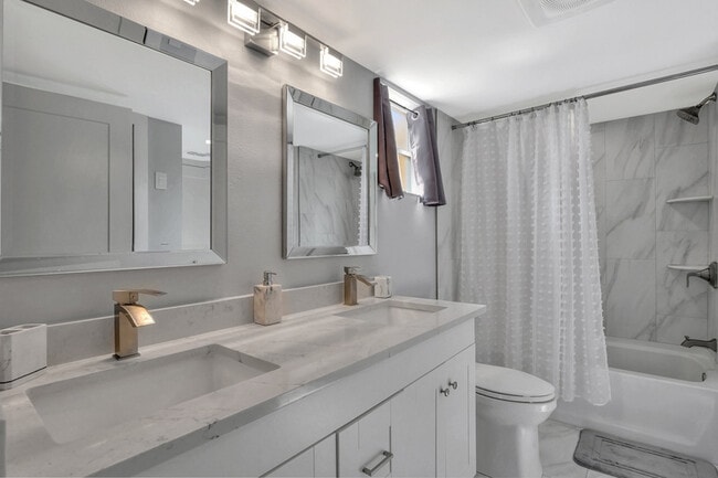 Building Photo - 8687 River Homes Lane