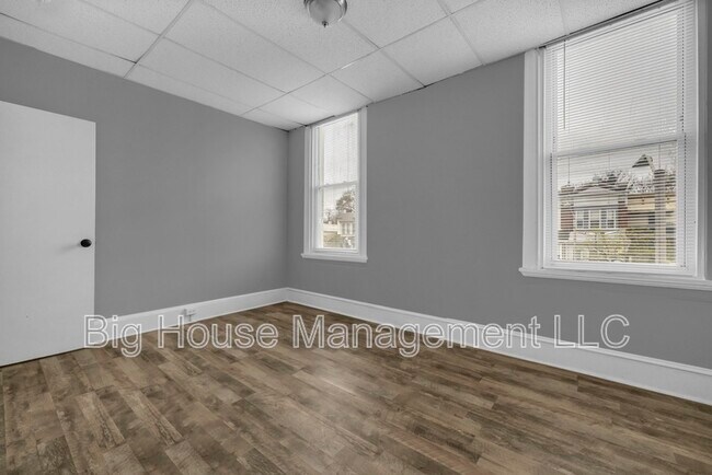 Building Photo - 339 E 25th St