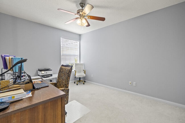 Building Photo - 12120 SW Elsinore Dr