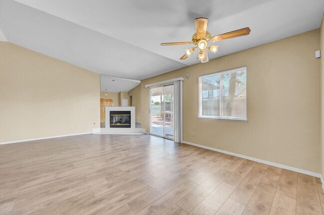 Building Photo - N Las Vegas Single Family Home - New Paint and LVP Flooring
