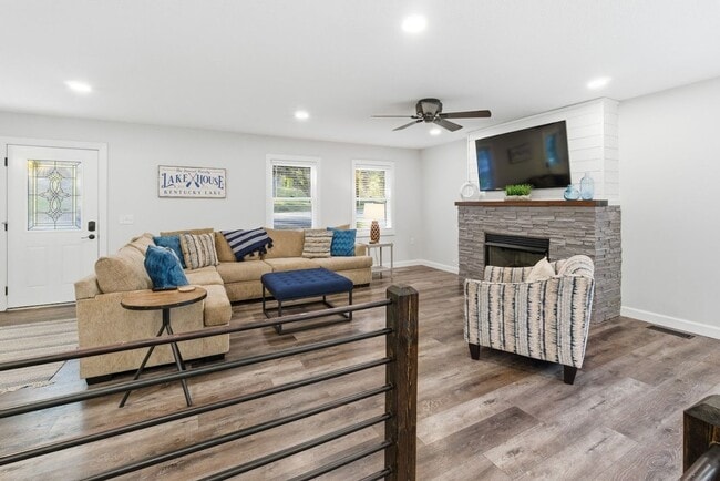 Building Photo - Furnished Home on KY Lake