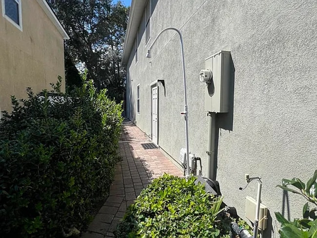 Building Photo - 6 Bedrooms 4 Bathroom 1672 Hammock Grove Lane